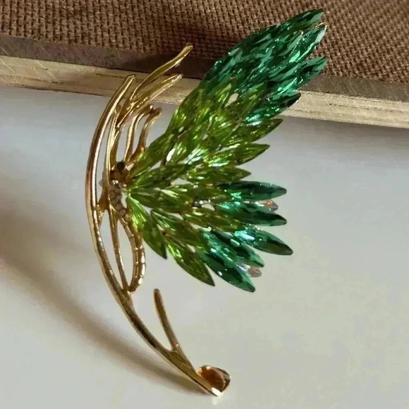 European French Style Ultra-Bright Gradient Crystal Butterfly Brooch - Picture 3 of 8